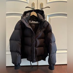 Aritzia black SUPER PUFF